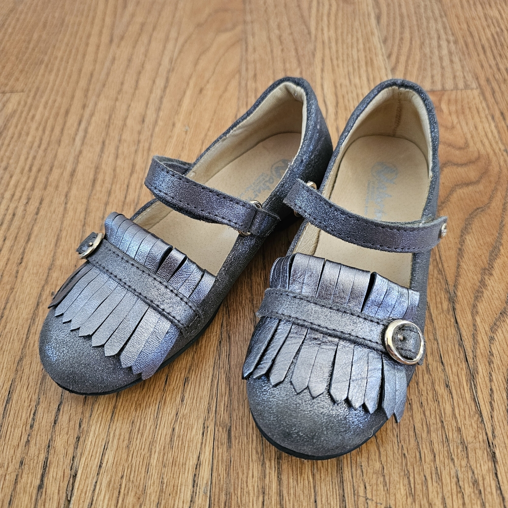 Naturino Stylish Pewter Leather Shoes with Fringe Detail Girls Size 11.5 EU 29